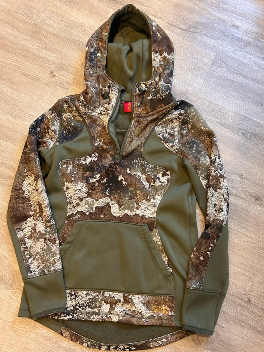 She outdoor Women’s Green Camo Hooded Pullover Sweater